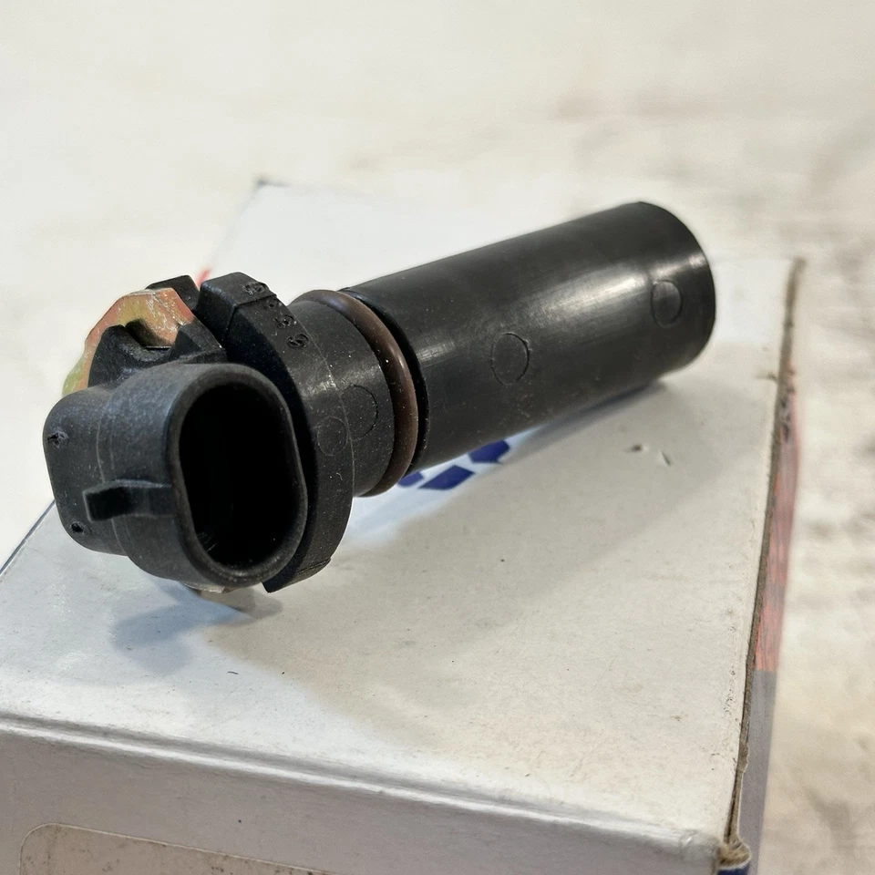 New Oem GM GMC CHEVY BUICK PONTIAC OLDSMOBILE ENGINE CRANKSHAFT POSITION SENSOR - Image 3 of 4