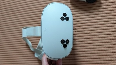 Meta Quest 3s VR-Headset mit Controllern & Kopfband