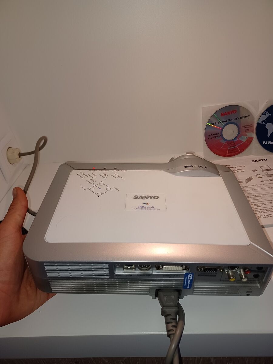 Sanyo PLC-XU86 Projector XGA Portable Projector WORKING + Sanyo PLC-XU86 Projector XGA Portable Projector WORKING +