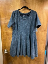 Women's NWT "Torrid" blackish short sleeves dress. Size 2