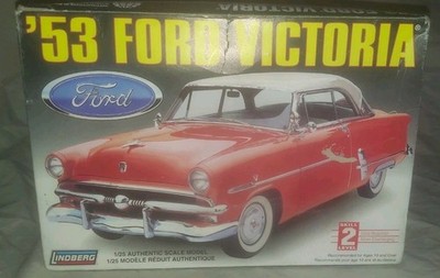  1/25 Lindberg 1953 Ford Victoria Model Kit 