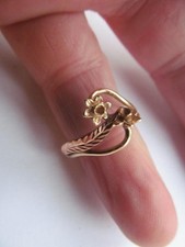 9ct gold  Clogua Dafodil  ring  2.5g.  Size  P.   To Restore./leaf missing.