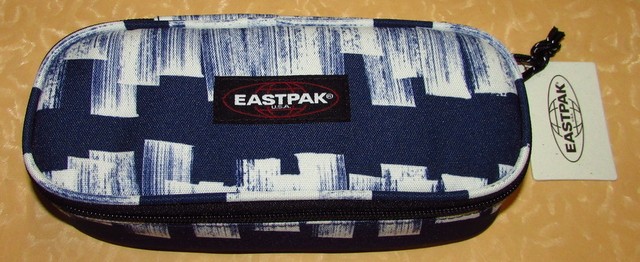 EASTPAK ASTUCCIO RIGIDO OVAL EK71702N DOODLE TAG BIANCO BLU IDEA REGALO |  Acquisti Online su eBay
