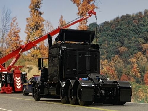 1/64 DCP BLACK OUT PETERBILT 389 TRI-AXLE W/ 70" MID ROOF SLEEPER - Picture 4 of 7
