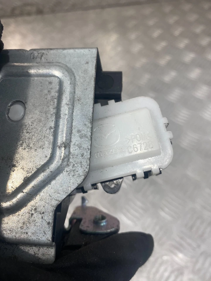 Mazda 3 MK3 2014 puerta trasera maletero bloqueo bloqueo mecanismo de bloqueo C6728 #10 Foto 4 de 4