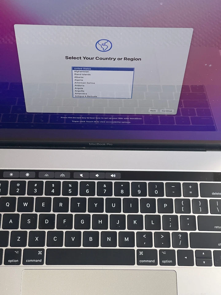 Apple MacBook Pro 15" i7 2.6GHz/16GB/500GB (Gris espacial) 16GB Memoria TouchBar Foto 3 de 4