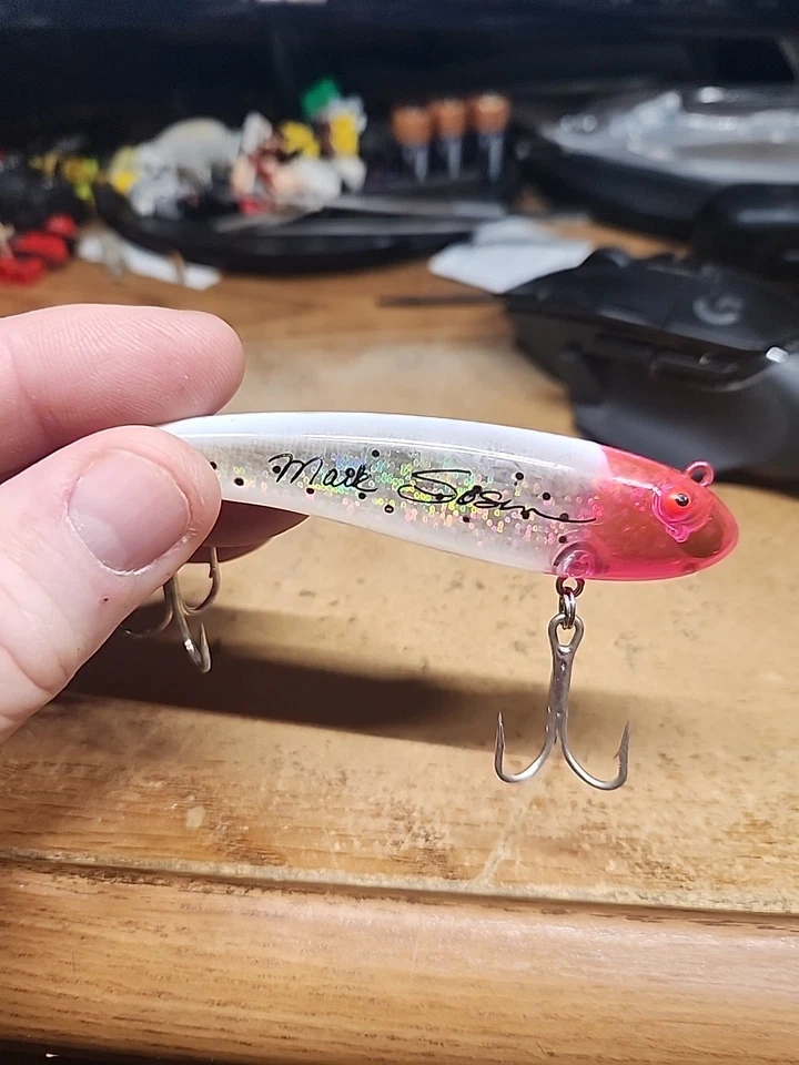 Bonito señuelo de pesca Bomber Mullet Mark Sosin Signature Series rosa blanco transparente Foto 4 de 4