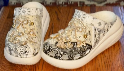 Crocs Classic Crush Embellished Bandana Clog Paisley Chai Multi Unisex US W 9