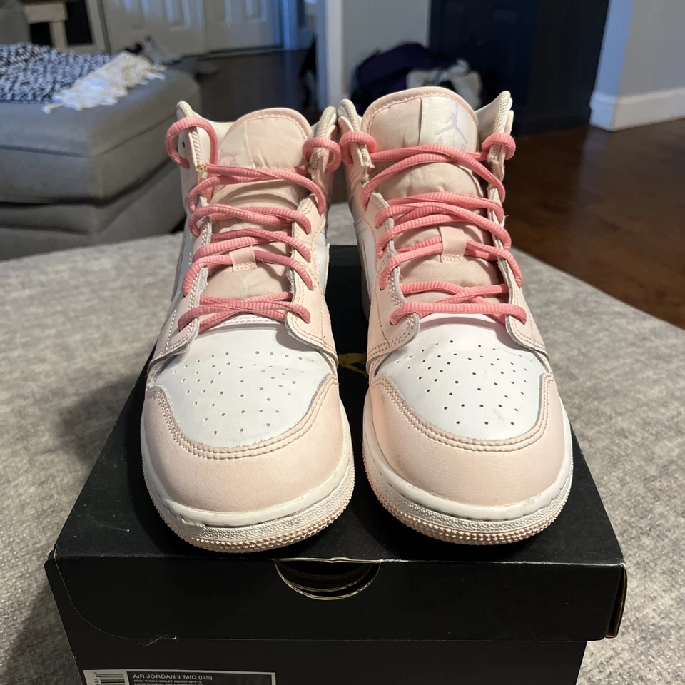 Air Jordan 1 Mid Pink Wash/Violet Size 7 GS. Pre Owned In Box. Great Condition - Image 3 of 4
