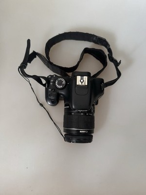 Canon EOS 550D SLR-Digitalkamera (18 Megapixel, LiveView) Kit inkl. EF-S 18-55mm