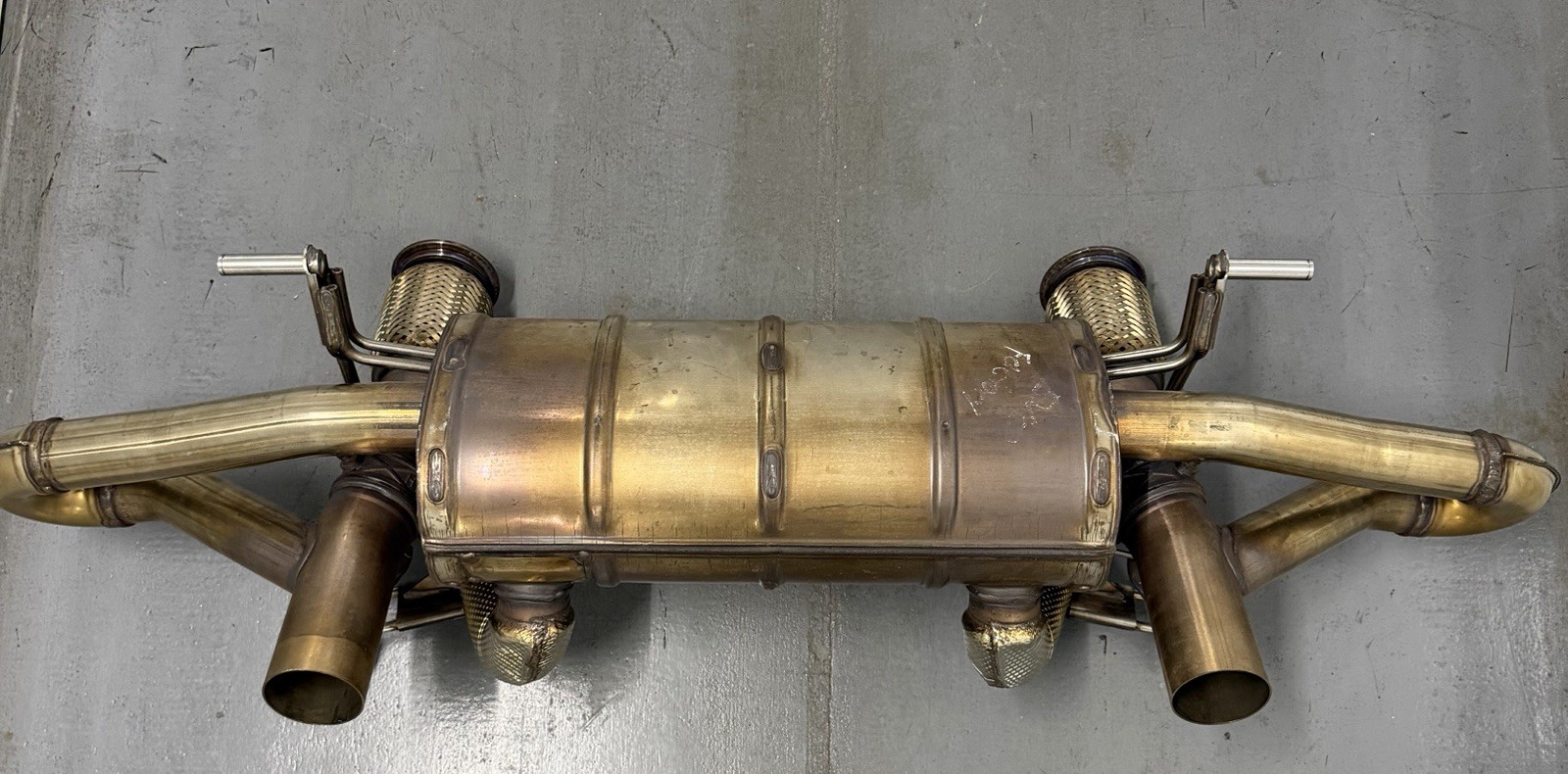 Factory OEM Lamborghini Hurucan Evo muffler Exhaust