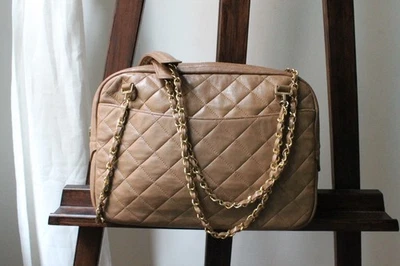 Chanel sac à main modèle Caméra en cuir beige - Photo 1/4