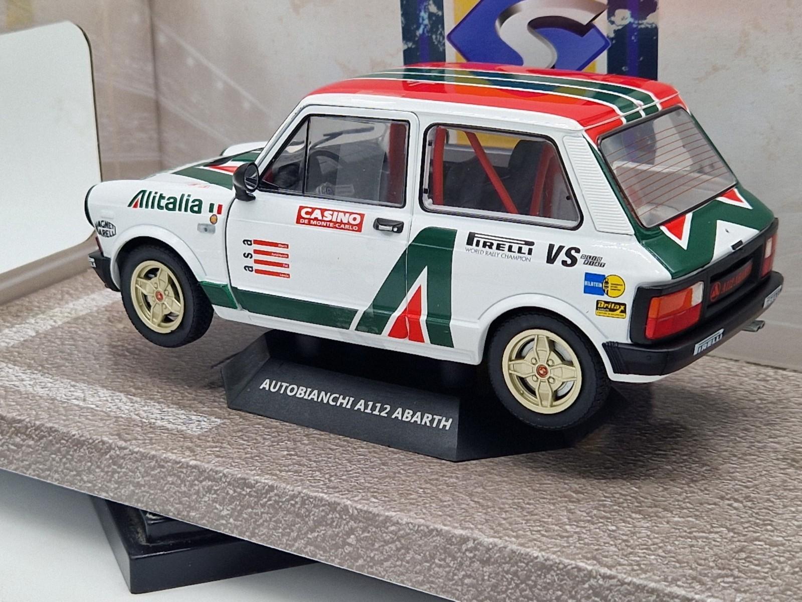Foto 2 di 9