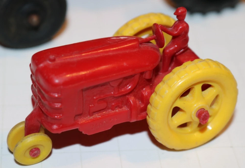 4 tractores de juguete de plástico 1 metal Renwal, Ohio Barr, Banner, Tootsietoy, Museo 92 Foto 3 de 4