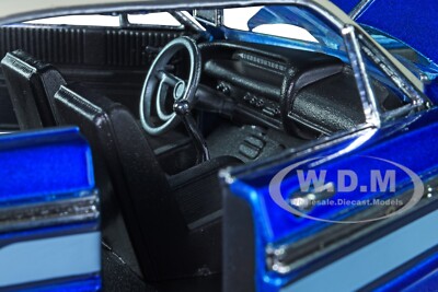 Voiture Miniature 1:24 MotorMax Chevrolet Impala Lowrider 1964 - Bleu Et Blanc, Modèle MTM79021B, Neuf