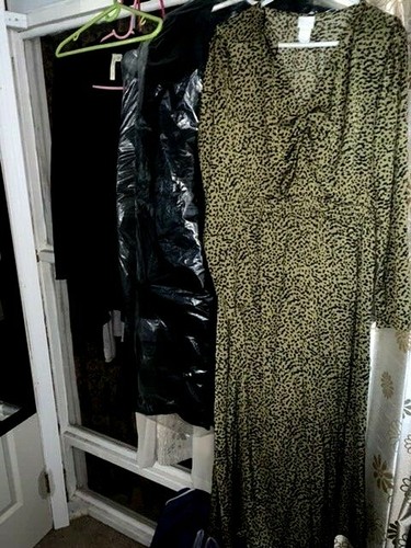 gorgeous H\u0026M green leopard print midi 