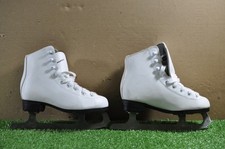 Winnwell skate size 12Y USA/29 EUR child figure ice skates VGC 663