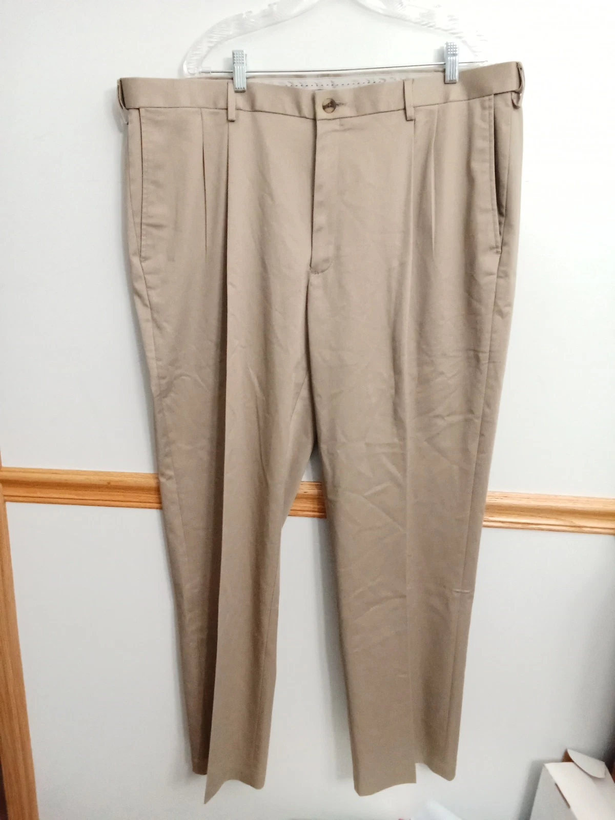 Haggard Iron Free Premium Khaki Pleated Classic Fit Mens Size 42x32 New