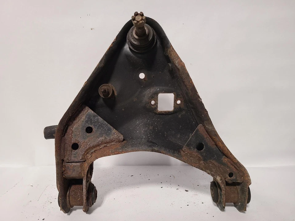 Brazo de control inferior inferior delantero izquierdo usado delantero se adapta a: Mazda Mazda b-3000 2001 delantero Foto 2 de 4