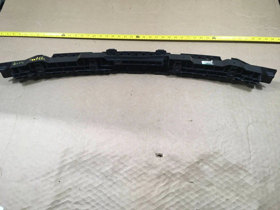 Soporte de parachoques cenefa inferior trasera Volkswagen Beetle 2011-2019 5C5807863A OEM. Foto 4 de 4