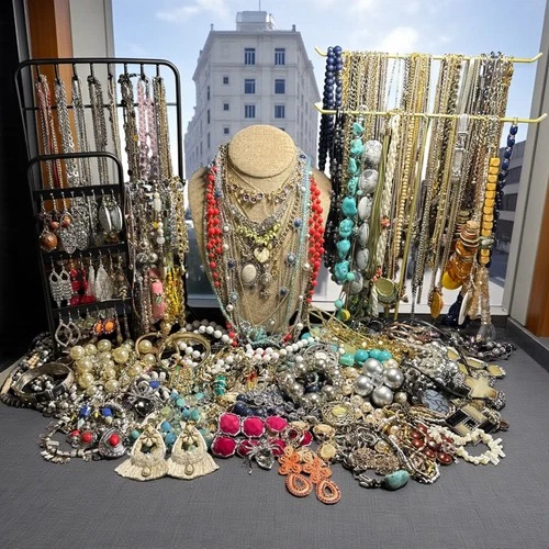 ONE Plus LB Lot Used Costume Jewelry Vintage To Now Wearable 15-20 Pieces