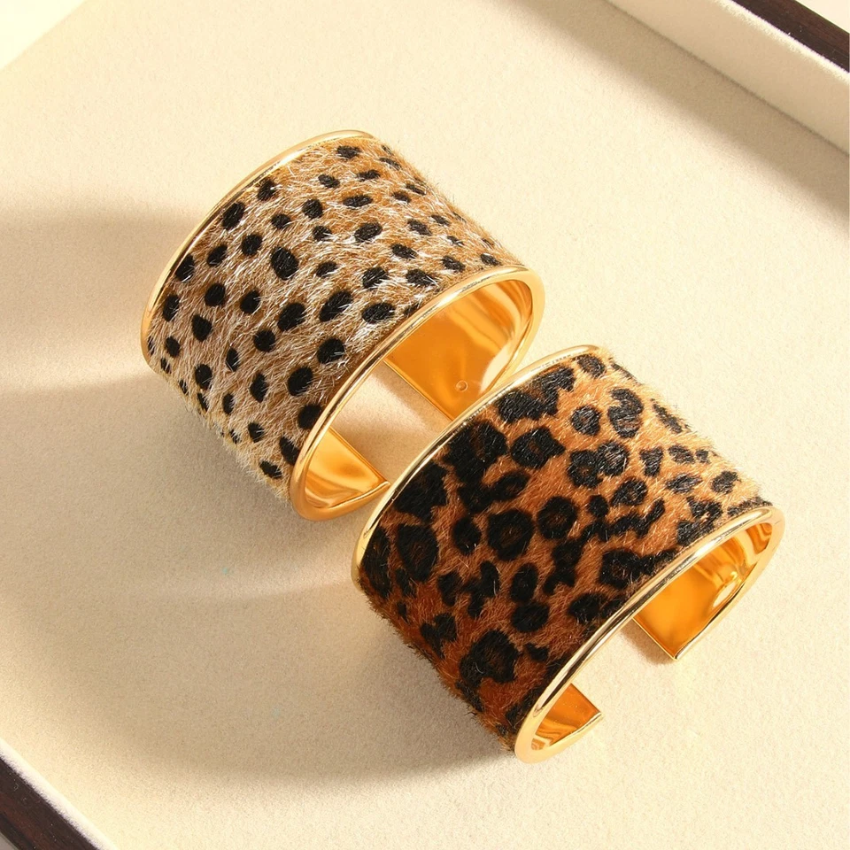 Juego de 2 piezas de brazalete ancho de leopardo guepardo tono dorado estampado animal peludo boho Foto 3 de 4