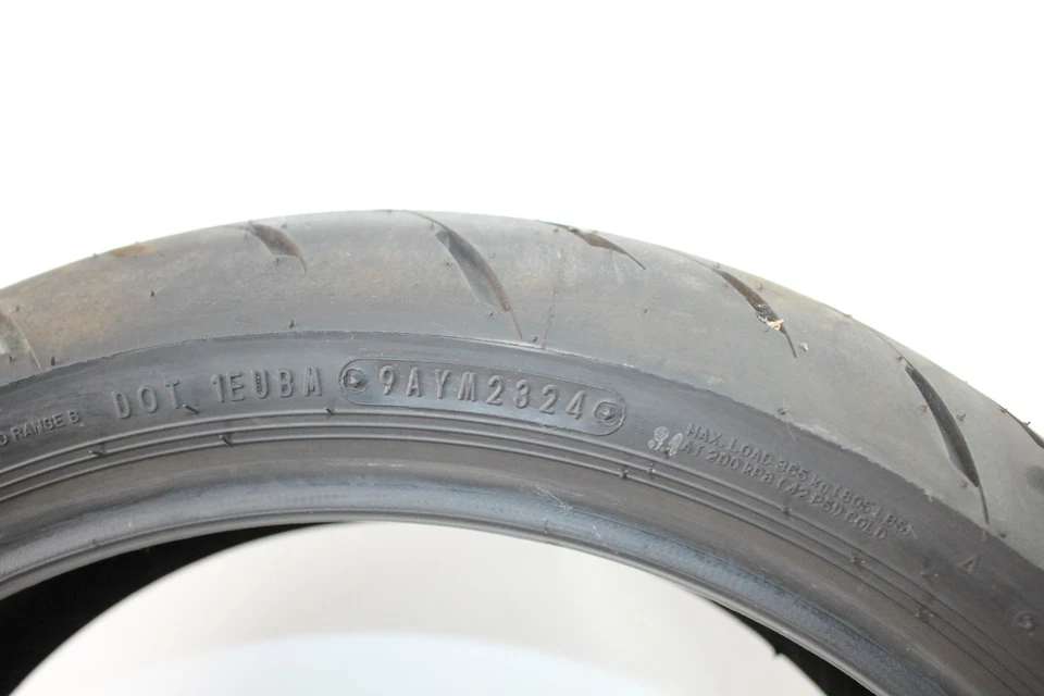 12-16 Honda CBR 1000RR CBR1000RR Rear Tire Dunlop Sportmax Gpr-300 190/50ZR17 - Image 3 of 4