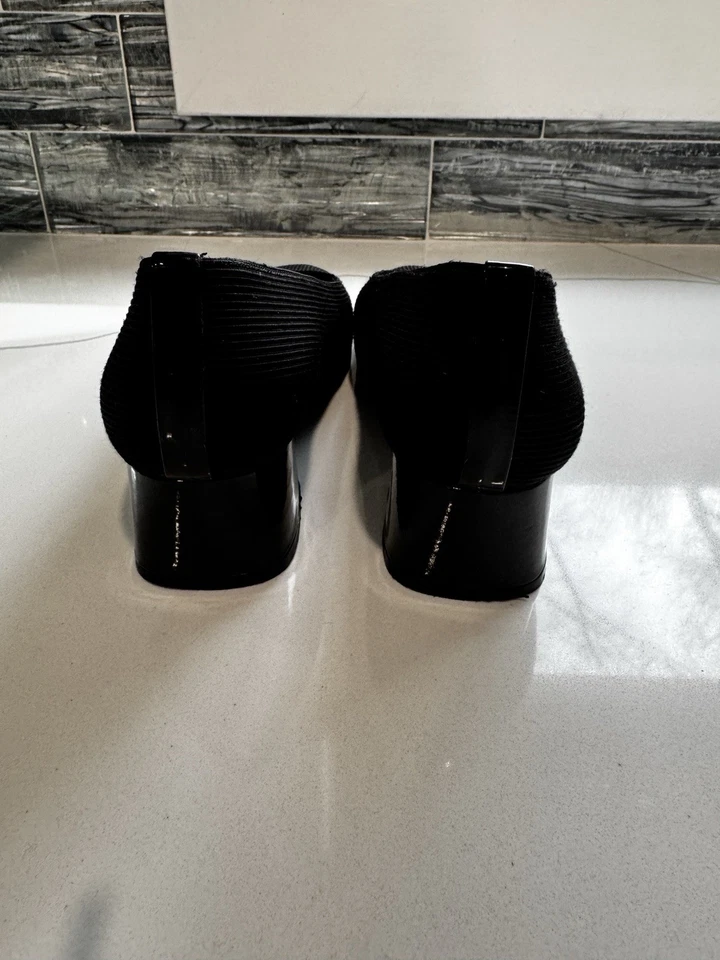 Zapatos de salón Stuart Weitzman clásicos negros de crepé talla 6B punta cuadrada tacones en bloque Foto 3 de 4