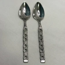 2 Oneida Deluxe Stainless Applique Riveted Citrus Grapefruit Spoons 6 1/8”