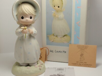 Precious Moments figurine  He Loves Me  524263 girl flower petals flame mark box