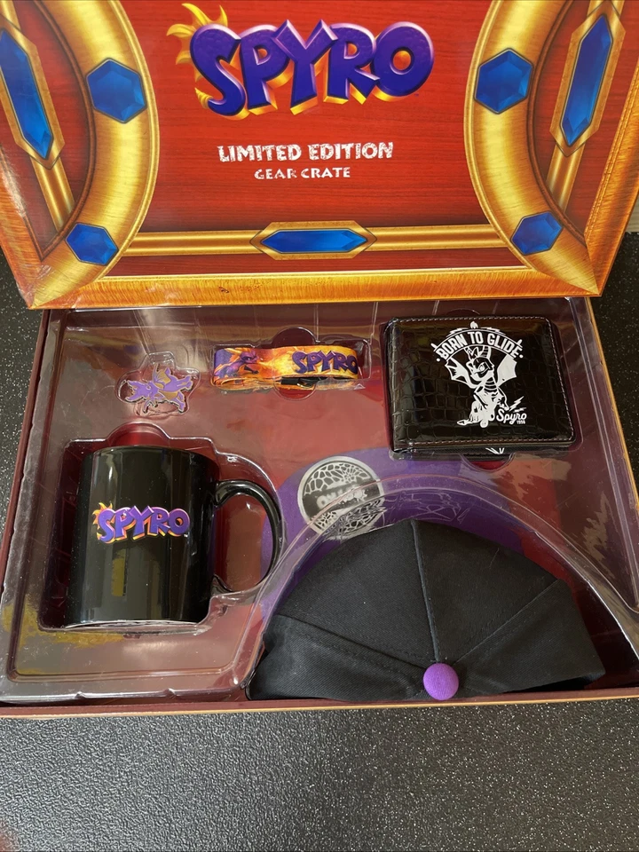 New Gaming Spyro Big Box Limited Edition Gear Crate Cap Mug Wallet Pin & Lanyard - Image 3 of 3