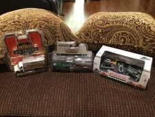 GREENLIGHT KRISPY KREME Motor World 5pc, Hitch & Tow Chevy,HD International