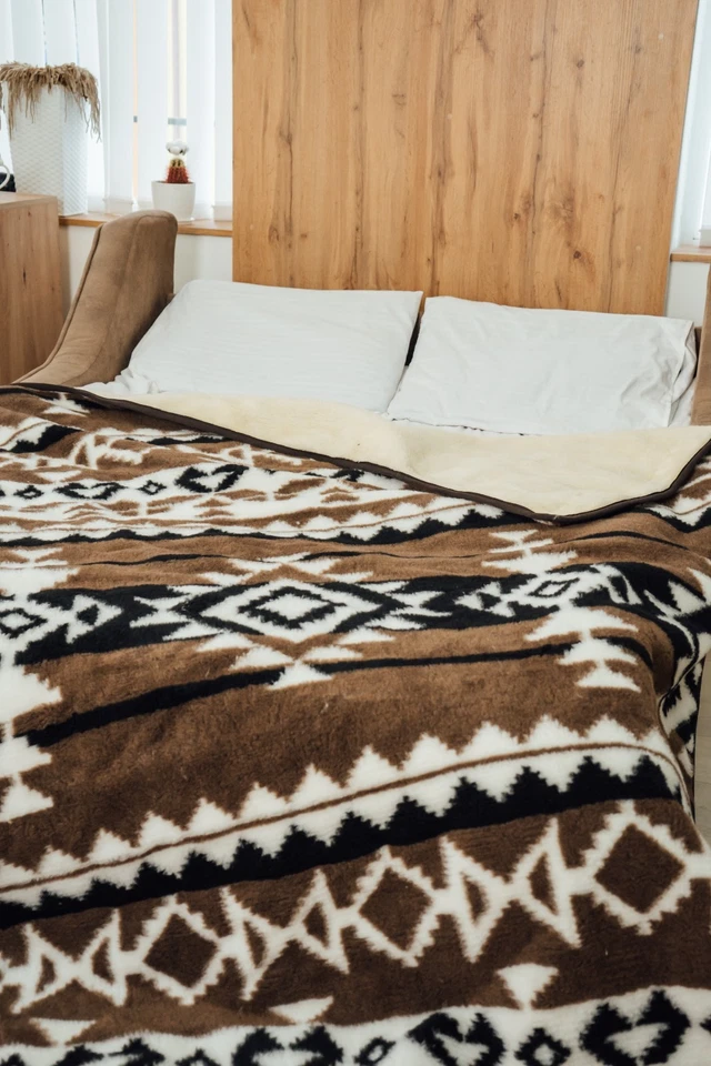 Premium Natural Wool Blanket – Soft, Breathable, Moisture-Wicking, All Seasons - Image 3 of 4