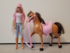 Mattel: Set Barbie Reiterin von 2015 und Pferd in braun