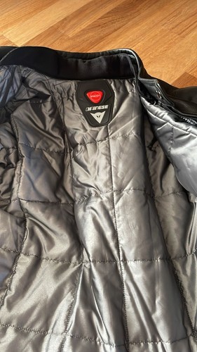 Dainese, giubbotto moto pelle, perfette condizioni, praticamente nuovo - Foto 3 di 3