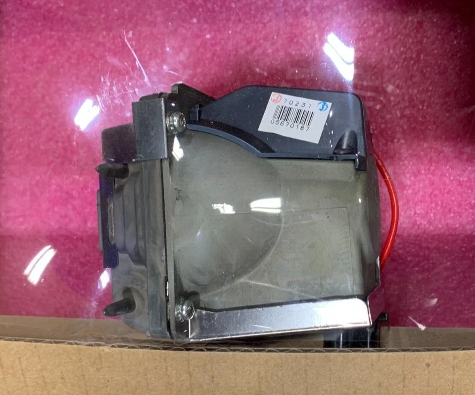 InFocus SP-LAMP-019 200W OEM Projector Lamp Bulb LP600 C170 IN32 IN34 - Image 2 of 4