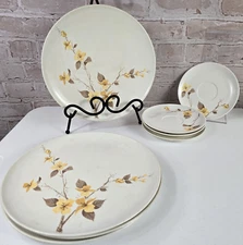 4 JCP Malibu Melmac Dinner Plates & 4 Saucers Yellow Dogwood VTG USA Made Retro