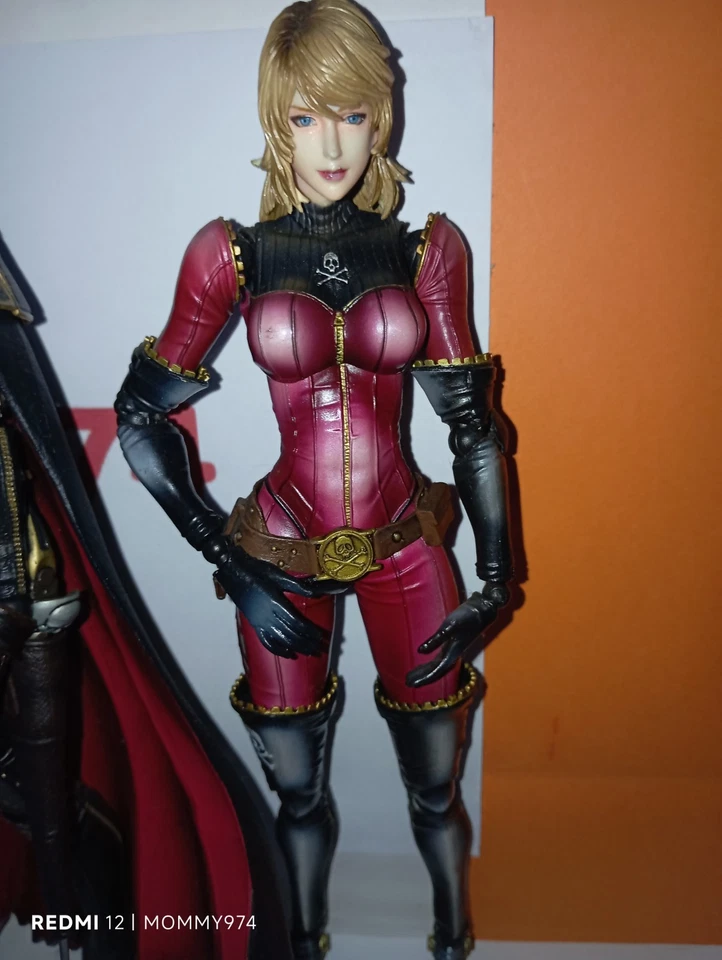 Square Enix Captain Harlock + Kei Yuki Play Arts Action Figure - Immagine 3 di 4