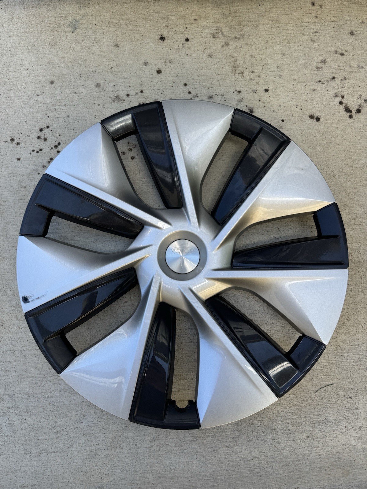 🌱 2020-2024 TESLA MODEL Y 19" 104423500C Gemini “Light” Aero Hubcap Wheelcover