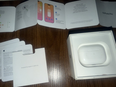 Apple AirPods Pro 2nd Gen In-Ear Bluetooth Kopfhörer Weiß mit Ladecase MTJV3ZM/A