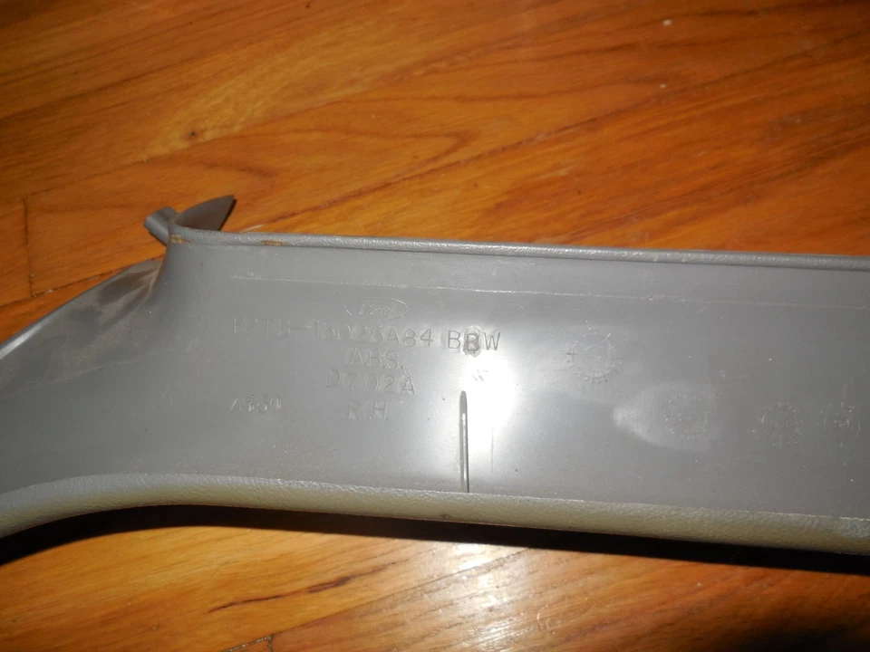 Moldura de pilar Bronco A original Ford F150 F250 F350 1992-1996 usada Foto 4 de 4