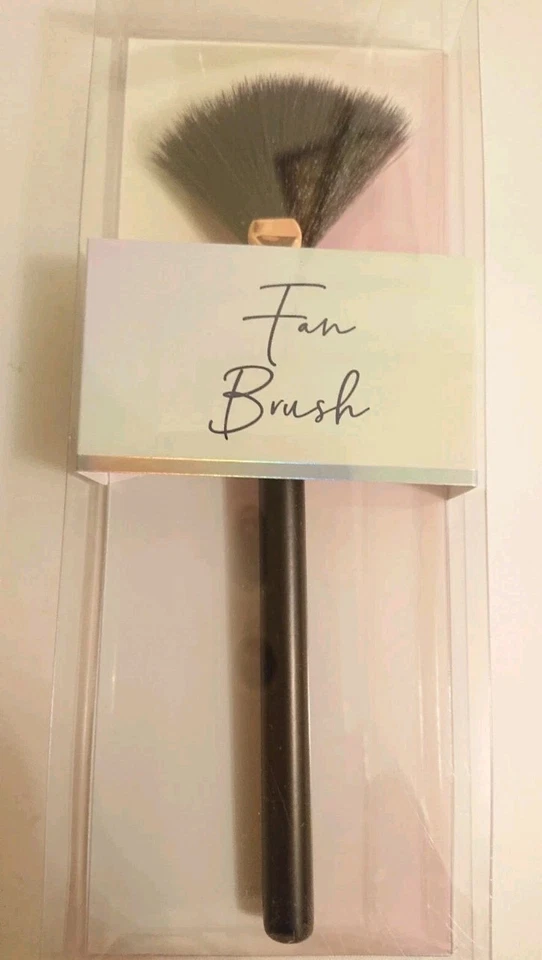 Fan Brush, Cosmetics, Contour, Makeup, Beauty, Enhancement Equipment  - Image 2 of 3