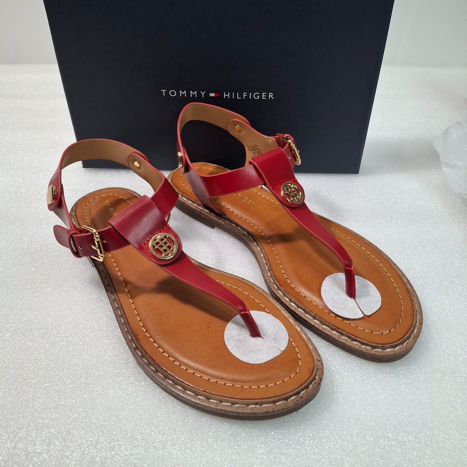 TOMMY HILFIGER Bennia Thong Flat Sandal Red w/Gold Hardware Size 8 - New In Box thumbnail 2