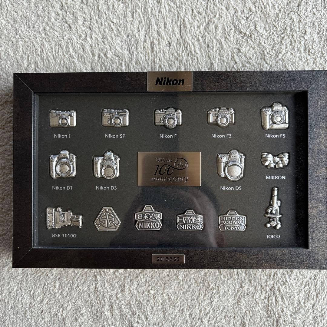 【非売品】Nikon100周年記念カメラモデルバッジ Nikon 100th Anniversary Camera Model Badge [Not for sale] From