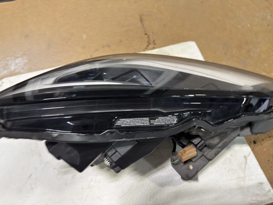 Conjunto de faros OEM, para un Toyota GR86 o Subaru BRZ 2021-2024. Foto 3 de 4