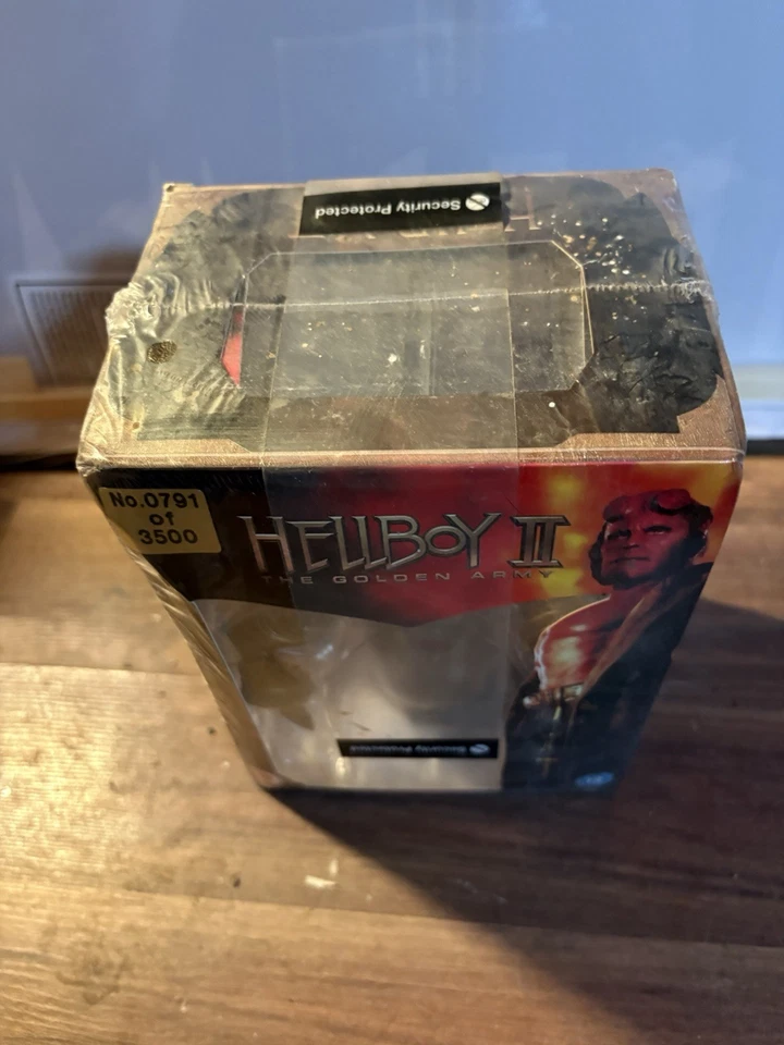 DVD Hellboy II The Golden Army Limited Edition Statue Guillermo Del Toro Journal - Image 2 of 2