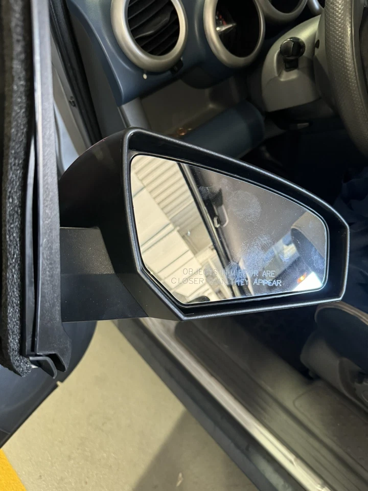 门镜右红色日产 Sentra 2007 — 第 2/4 张图片