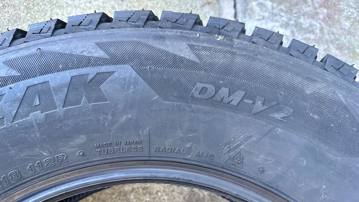 x1 Bridgestone Blizzak DM-V2 P265/65R18 112R M+S Tire P265 65 R18