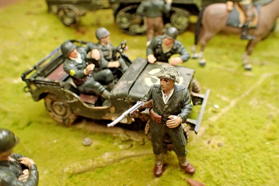 Built Painted Tamiya 1/35 U.S. half-track truck, jeep & infantry lot - Image 3 of 4