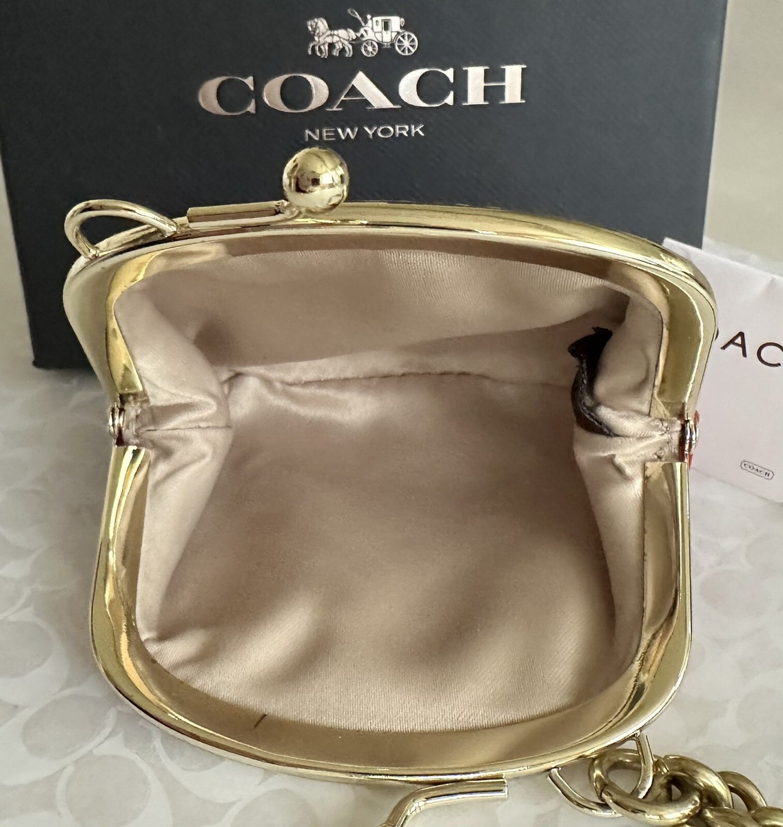 NWT COACH L/E MINI KISSLOCK COIN PURSE CHAIN STRAP RED NWT COACH L/E MINI KISSLOCK COIN PURSE CHAIN STRAP RED